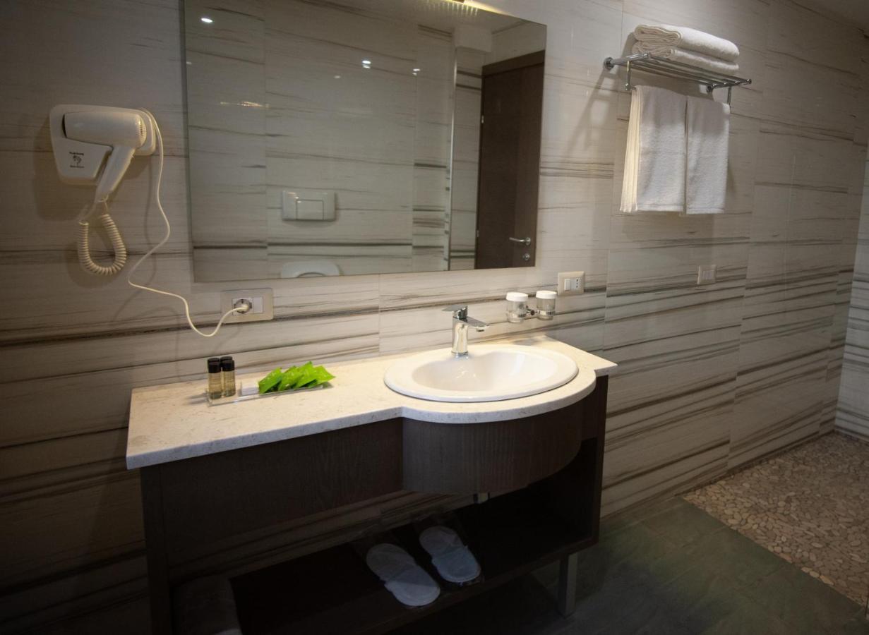 Agsel Hotel&SPA Tirana Buitenkant foto